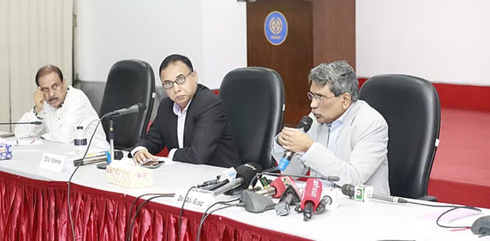 রাজনীতিবিদরাই দেশ চালাবেন: আলী রীয়াজ